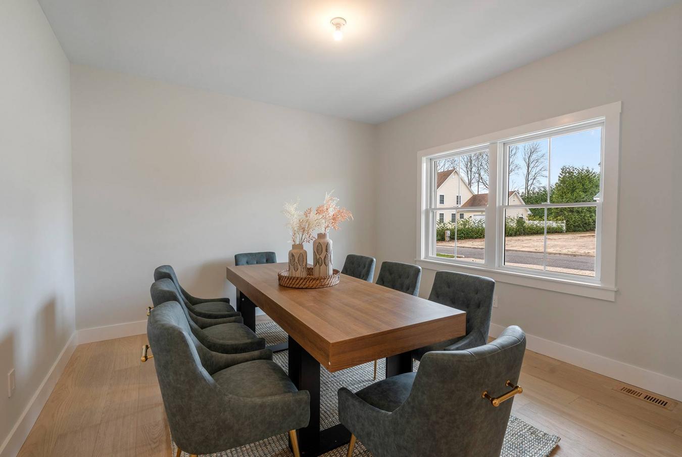 Hampton Bays, New York, 11946, United States, 4 Bedrooms Bedrooms, ,2 BathroomsBathrooms,Residential,For Sale,1988649