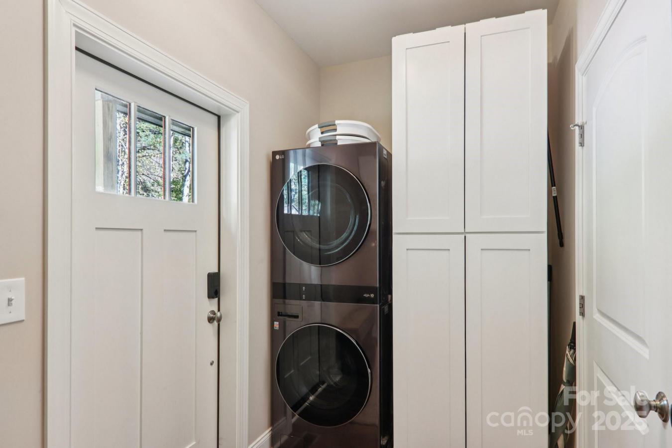 Hendersonville, Henderson, 28792, United States, 4 Bedrooms Bedrooms, ,3 BathroomsBathrooms,Residential,For Sale,1988908