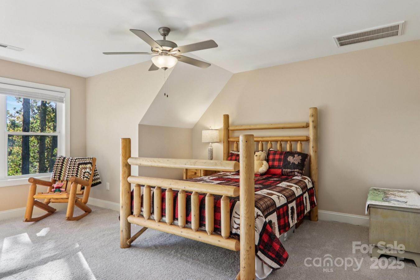 Hendersonville, Henderson, 28792, United States, 4 Bedrooms Bedrooms, ,3 BathroomsBathrooms,Residential,For Sale,1988908