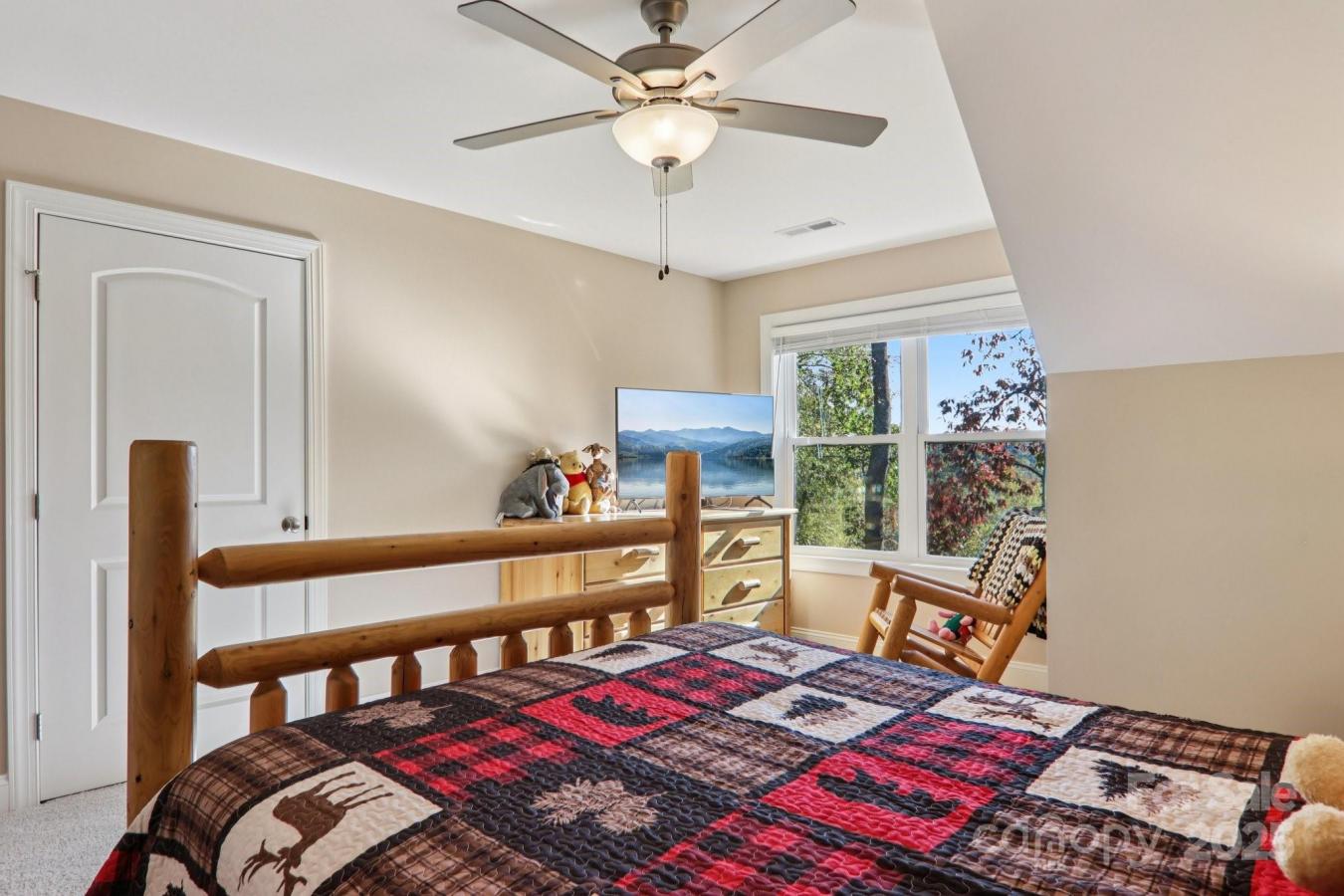 Hendersonville, Henderson, 28792, United States, 4 Bedrooms Bedrooms, ,3 BathroomsBathrooms,Residential,For Sale,1988908