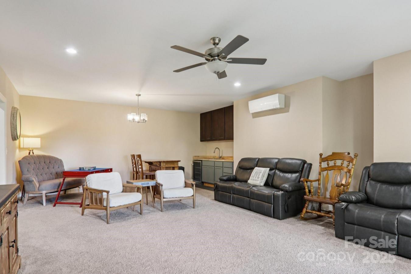 Hendersonville, Henderson, 28792, United States, 4 Bedrooms Bedrooms, ,3 BathroomsBathrooms,Residential,For Sale,1988908