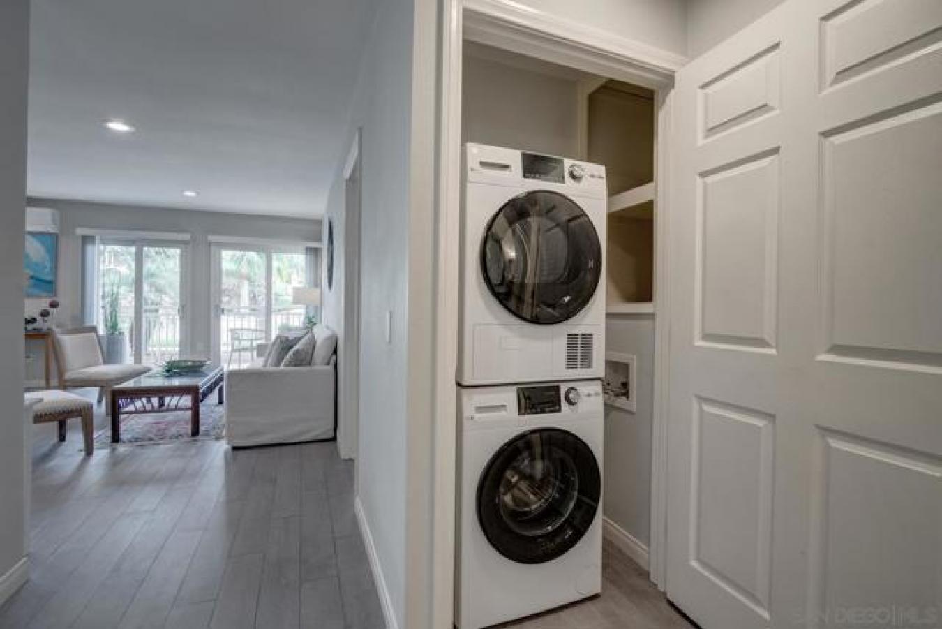 La Jolla, San Diego, 92037, United States, 2 Bedrooms Bedrooms, ,4 BathroomsBathrooms,Residential,For Sale,1988905