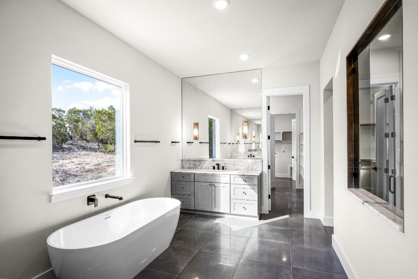 Lago Vista, Travis, 78645, United States, 5 Bedrooms Bedrooms, ,5 BathroomsBathrooms,Residential,For Sale,1988903