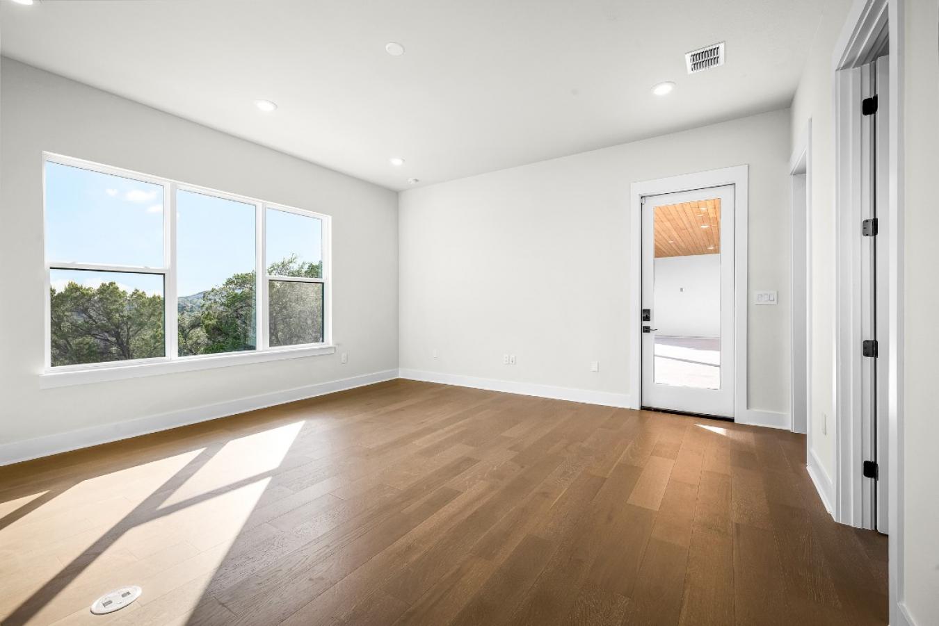 Lago Vista, Travis, 78645, United States, 5 Bedrooms Bedrooms, ,5 BathroomsBathrooms,Residential,For Sale,1988903