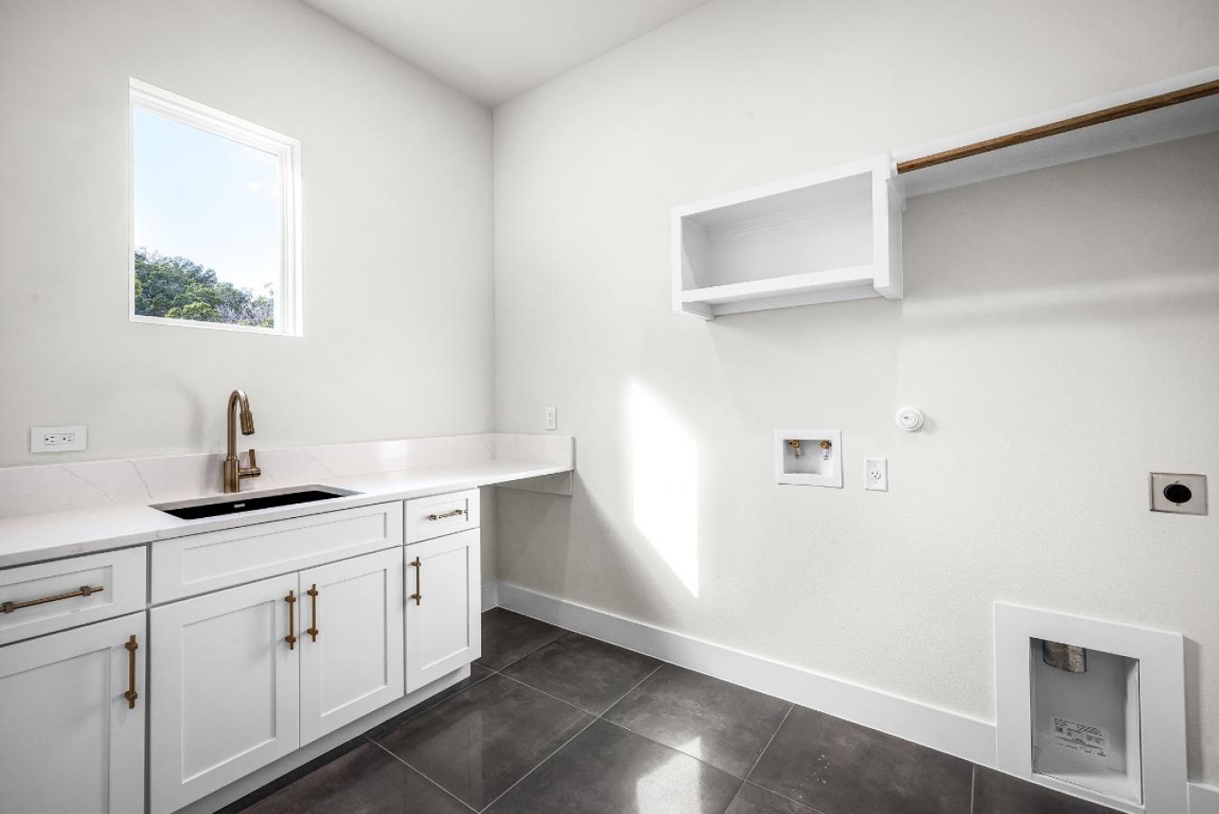 Lago Vista, Travis, 78645, United States, 5 Bedrooms Bedrooms, ,5 BathroomsBathrooms,Residential,For Sale,1988903