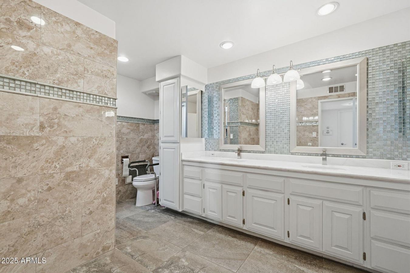 Phoenix, Maricopa, 85016, United States, 6 Bedrooms Bedrooms, ,5 BathroomsBathrooms,Residential,For Sale,1989997