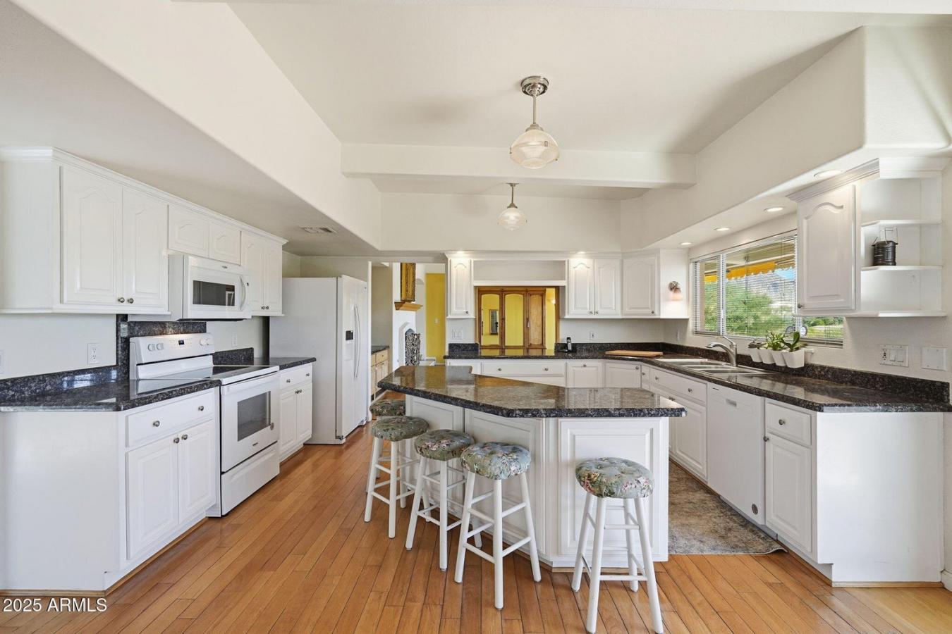 Phoenix, Maricopa, 85016, United States, 6 Bedrooms Bedrooms, ,5 BathroomsBathrooms,Residential,For Sale,1989997