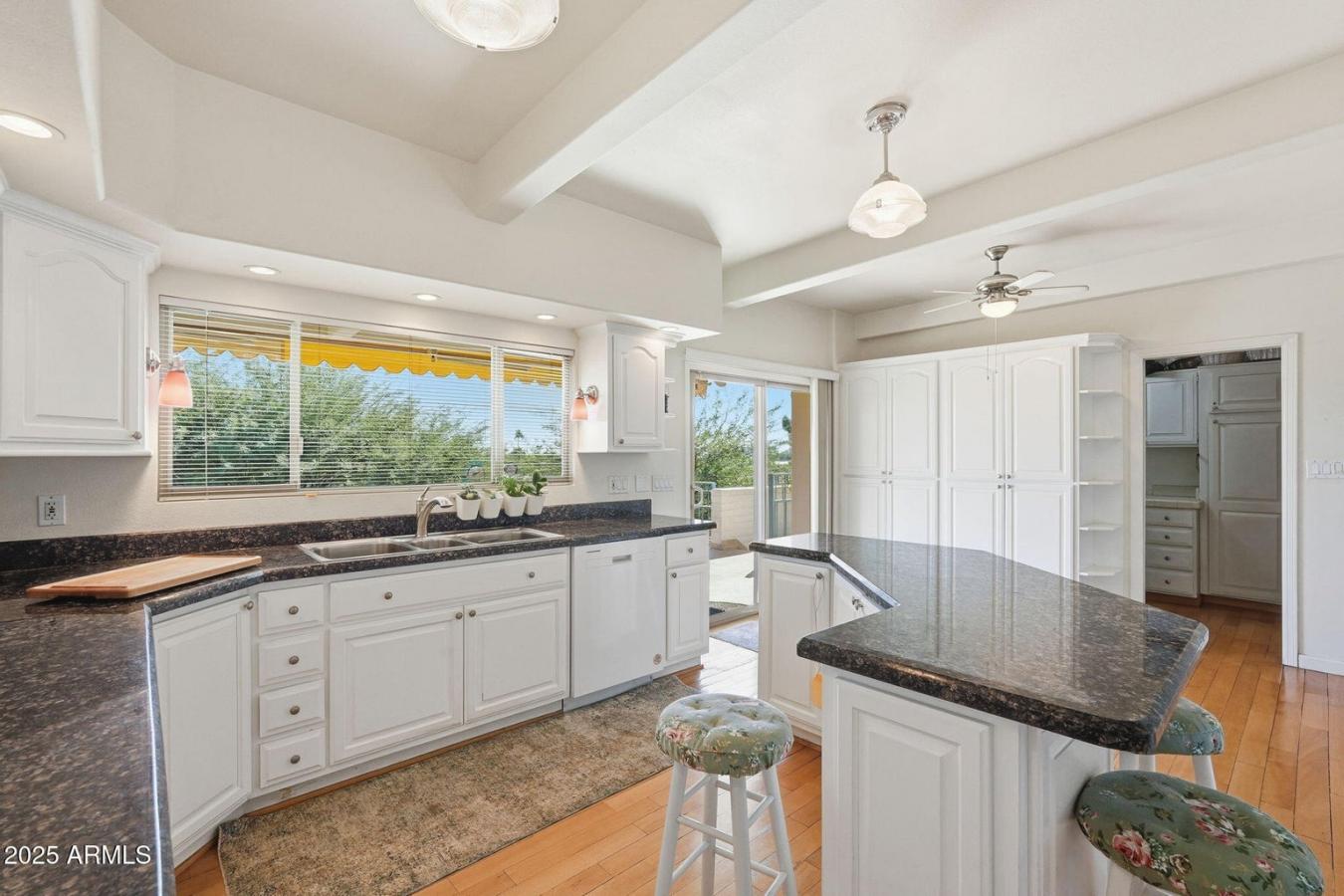 Phoenix, Maricopa, 85016, United States, 6 Bedrooms Bedrooms, ,5 BathroomsBathrooms,Residential,For Sale,1989997