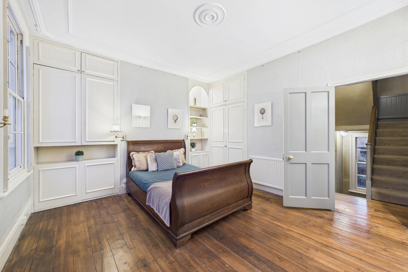 London, SE11 5TL, United Kingdom, 3 Bedrooms Bedrooms, ,1 BathroomBathrooms,Residential,For Sale,1988902