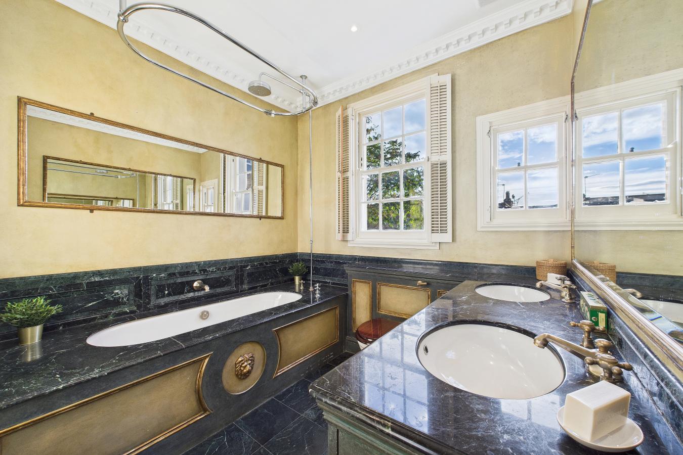 London, SE11 5TL, United Kingdom, 3 Bedrooms Bedrooms, ,1 BathroomBathrooms,Residential,For Sale,1988902