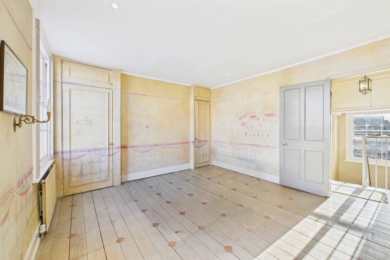 London, SE11 5TL, United Kingdom, 3 Bedrooms Bedrooms, ,1 BathroomBathrooms,Residential,For Sale,1988902