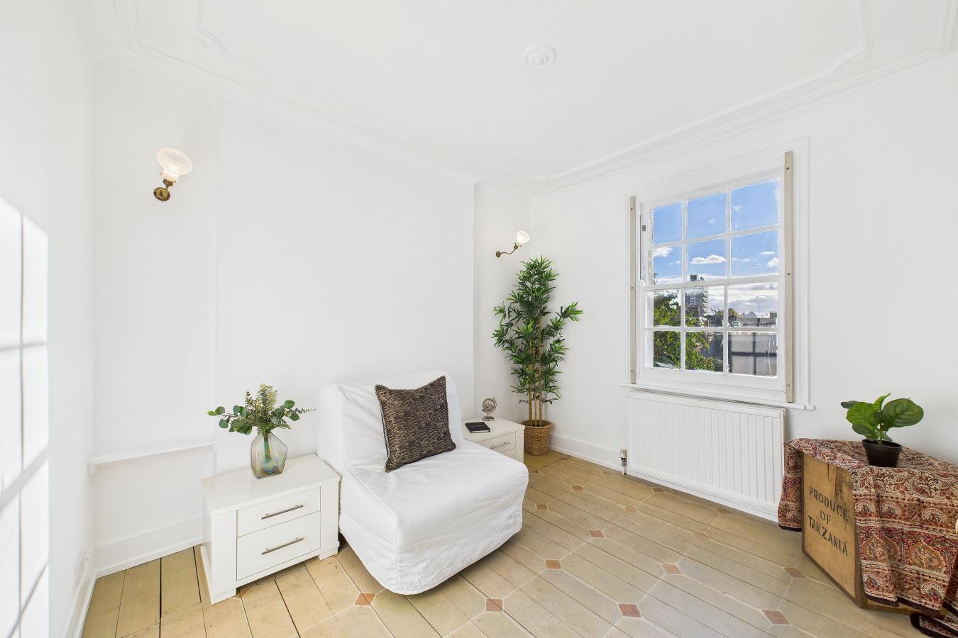 London, SE11 5TL, United Kingdom, 3 Bedrooms Bedrooms, ,1 BathroomBathrooms,Residential,For Sale,1988902