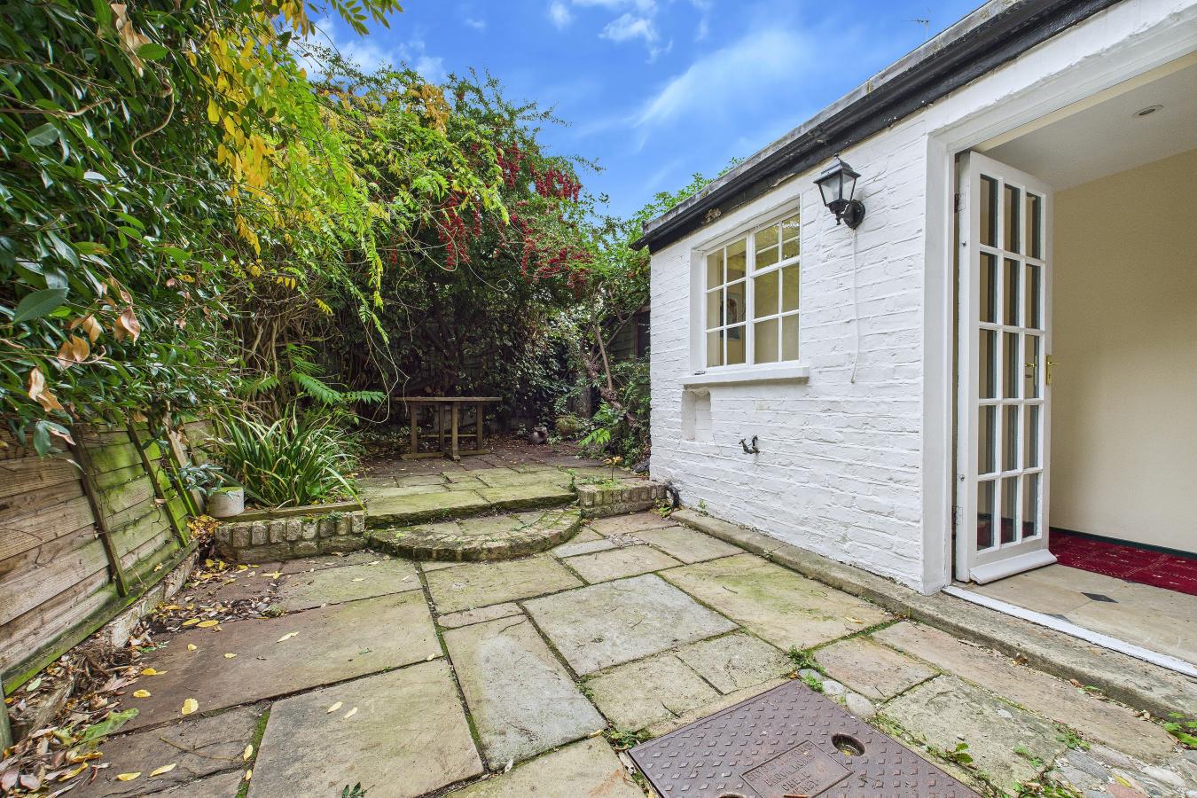 London, SE11 5TL, United Kingdom, 3 Bedrooms Bedrooms, ,1 BathroomBathrooms,Residential,For Sale,1988902