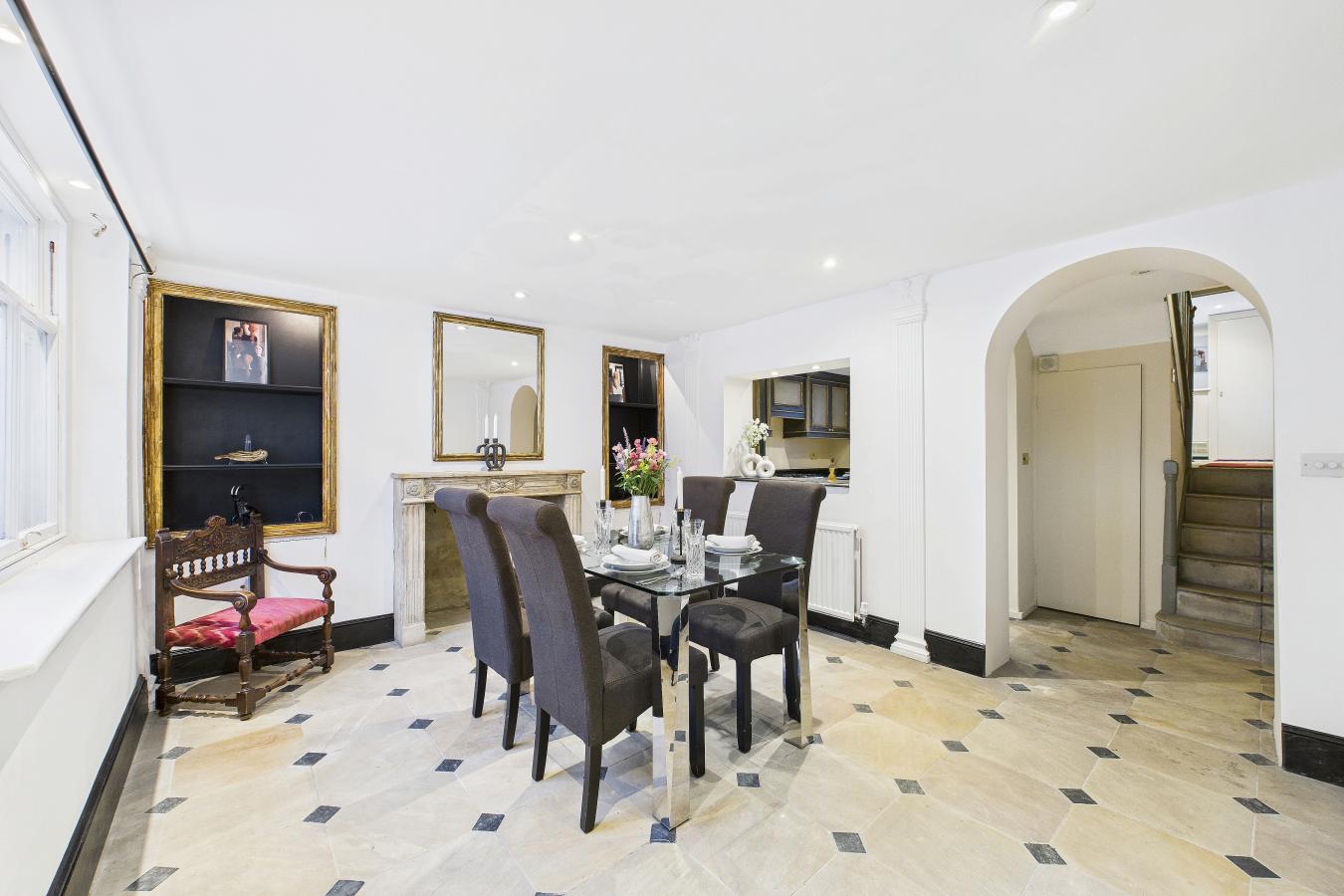 London, SE11 5TL, United Kingdom, 3 Bedrooms Bedrooms, ,1 BathroomBathrooms,Residential,For Sale,1988902