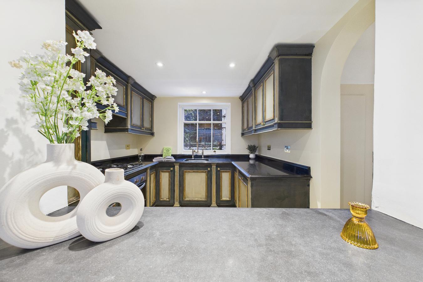 London, SE11 5TL, United Kingdom, 3 Bedrooms Bedrooms, ,1 BathroomBathrooms,Residential,For Sale,1988902