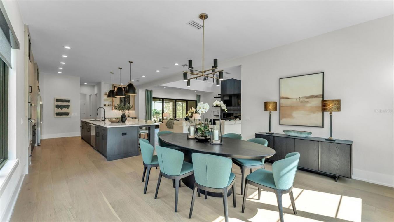 LAKELAND, Polk, 33812, United States, 5 Bedrooms Bedrooms, ,4 BathroomsBathrooms,Residential,For Sale,1989995