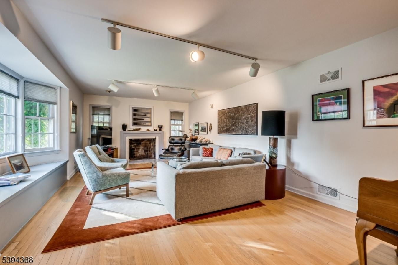 Metuchen Boro, Middlesex, 08840, United States, 5 Bedrooms Bedrooms, ,3 BathroomsBathrooms,Residential,For Sale,1989996