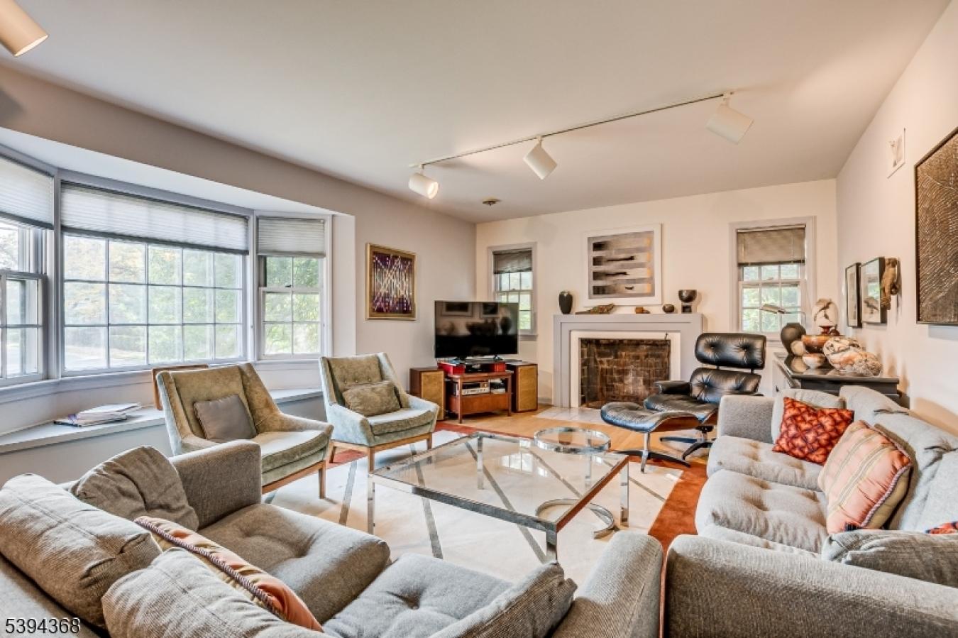 Metuchen Boro, Middlesex, 08840, United States, 5 Bedrooms Bedrooms, ,3 BathroomsBathrooms,Residential,For Sale,1989996