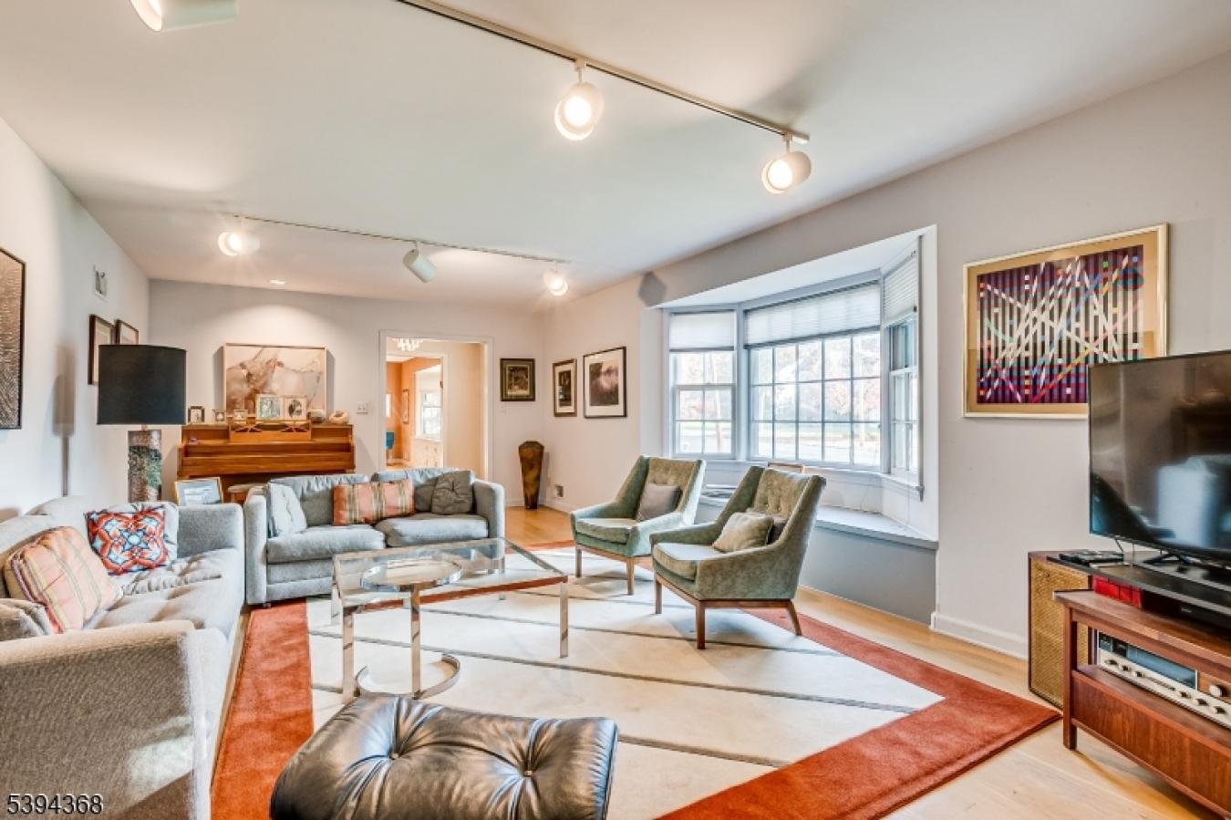 Metuchen Boro, Middlesex, 08840, United States, 5 Bedrooms Bedrooms, ,3 BathroomsBathrooms,Residential,For Sale,1989996