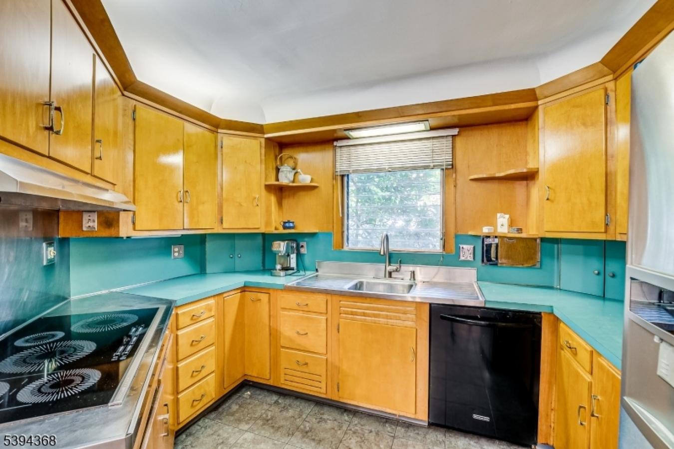 Metuchen Boro, Middlesex, 08840, United States, 5 Bedrooms Bedrooms, ,3 BathroomsBathrooms,Residential,For Sale,1989996