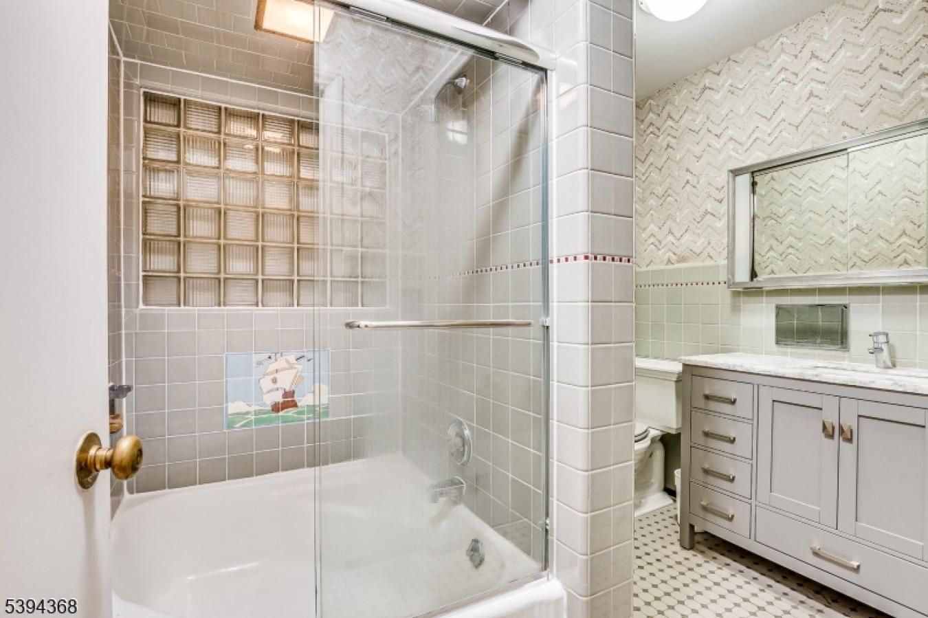 Metuchen Boro, Middlesex, 08840, United States, 5 Bedrooms Bedrooms, ,3 BathroomsBathrooms,Residential,For Sale,1989996