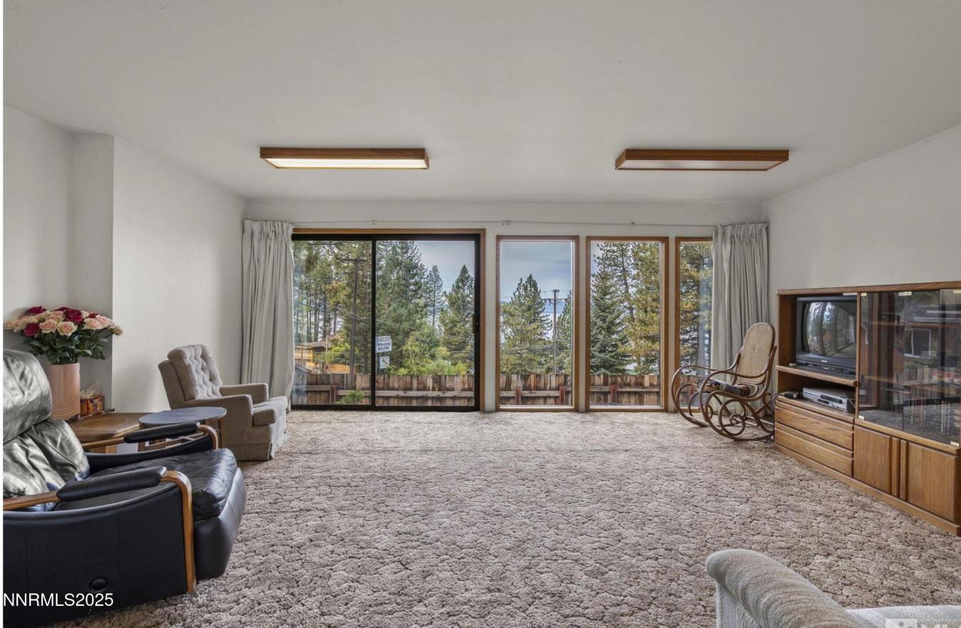 Glenbrook, Douglas, 89413, United States, 5 Bedrooms Bedrooms, ,2 BathroomsBathrooms,Residential,For Sale,1989990