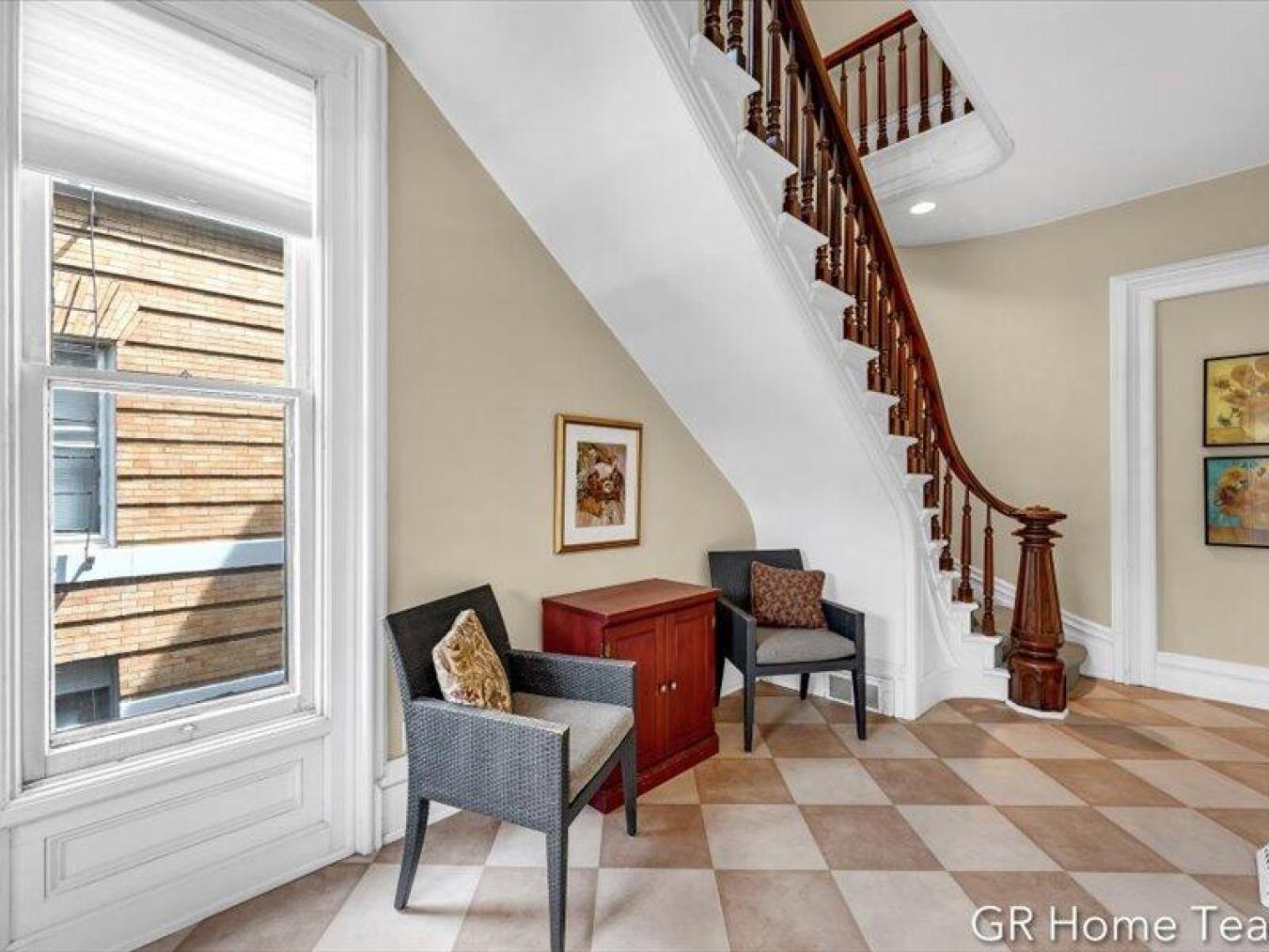 Grand Rapids, Kent, 49503, United States, 5 Bedrooms Bedrooms, ,2 BathroomsBathrooms,Residential,For Sale,1989989