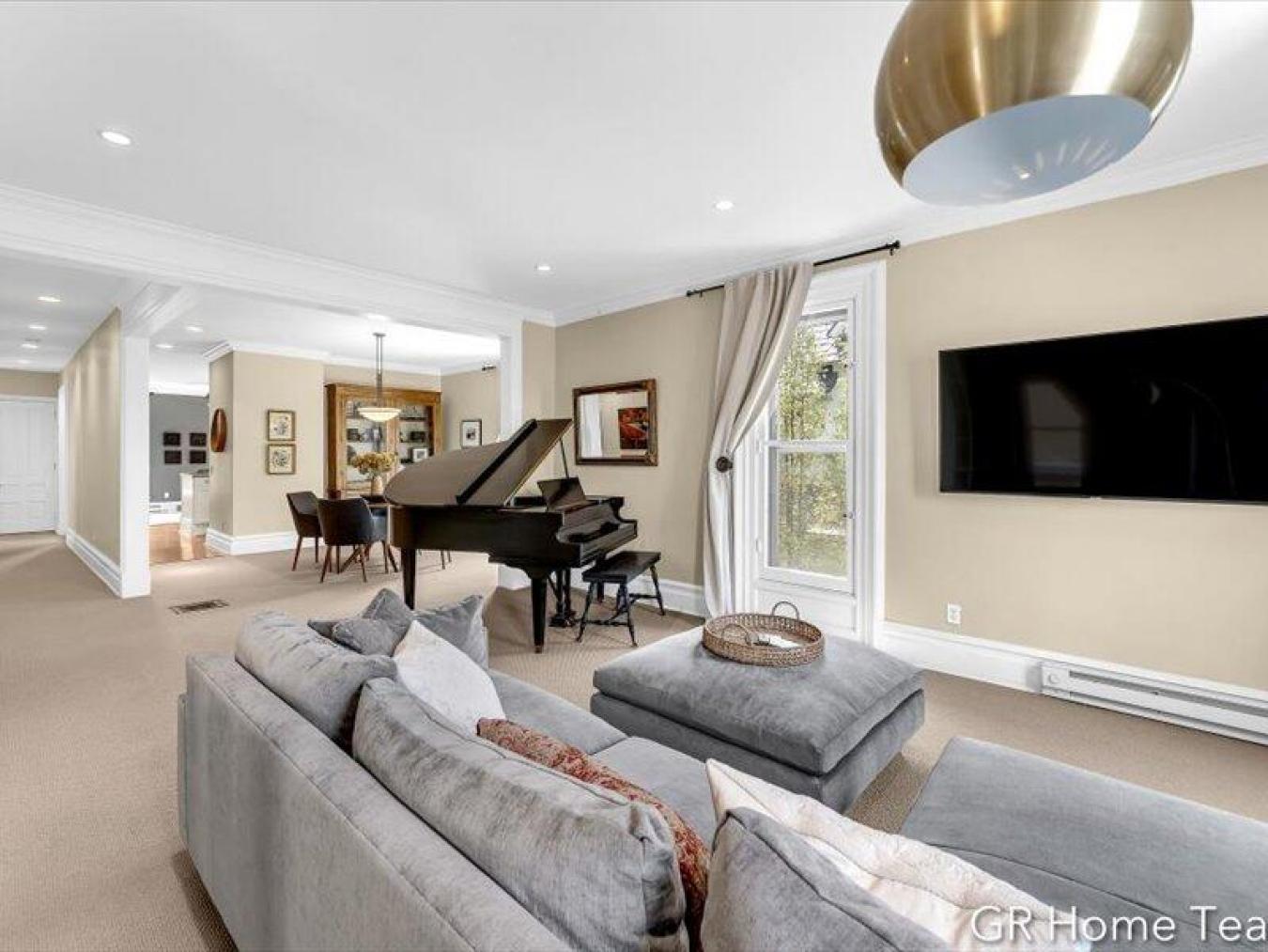 Grand Rapids, Kent, 49503, United States, 5 Bedrooms Bedrooms, ,2 BathroomsBathrooms,Residential,For Sale,1989989