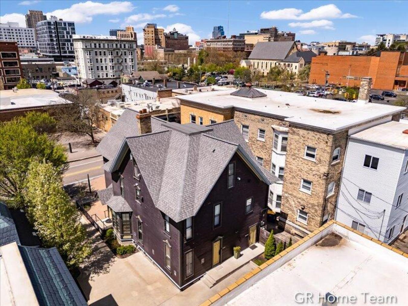 Grand Rapids, Kent, 49503, United States, 5 Bedrooms Bedrooms, ,2 BathroomsBathrooms,Residential,For Sale,1989989