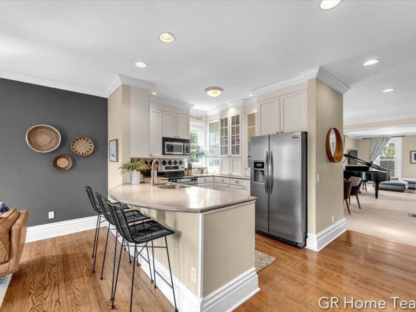 Grand Rapids, Kent, 49503, United States, 5 Bedrooms Bedrooms, ,2 BathroomsBathrooms,Residential,For Sale,1989989