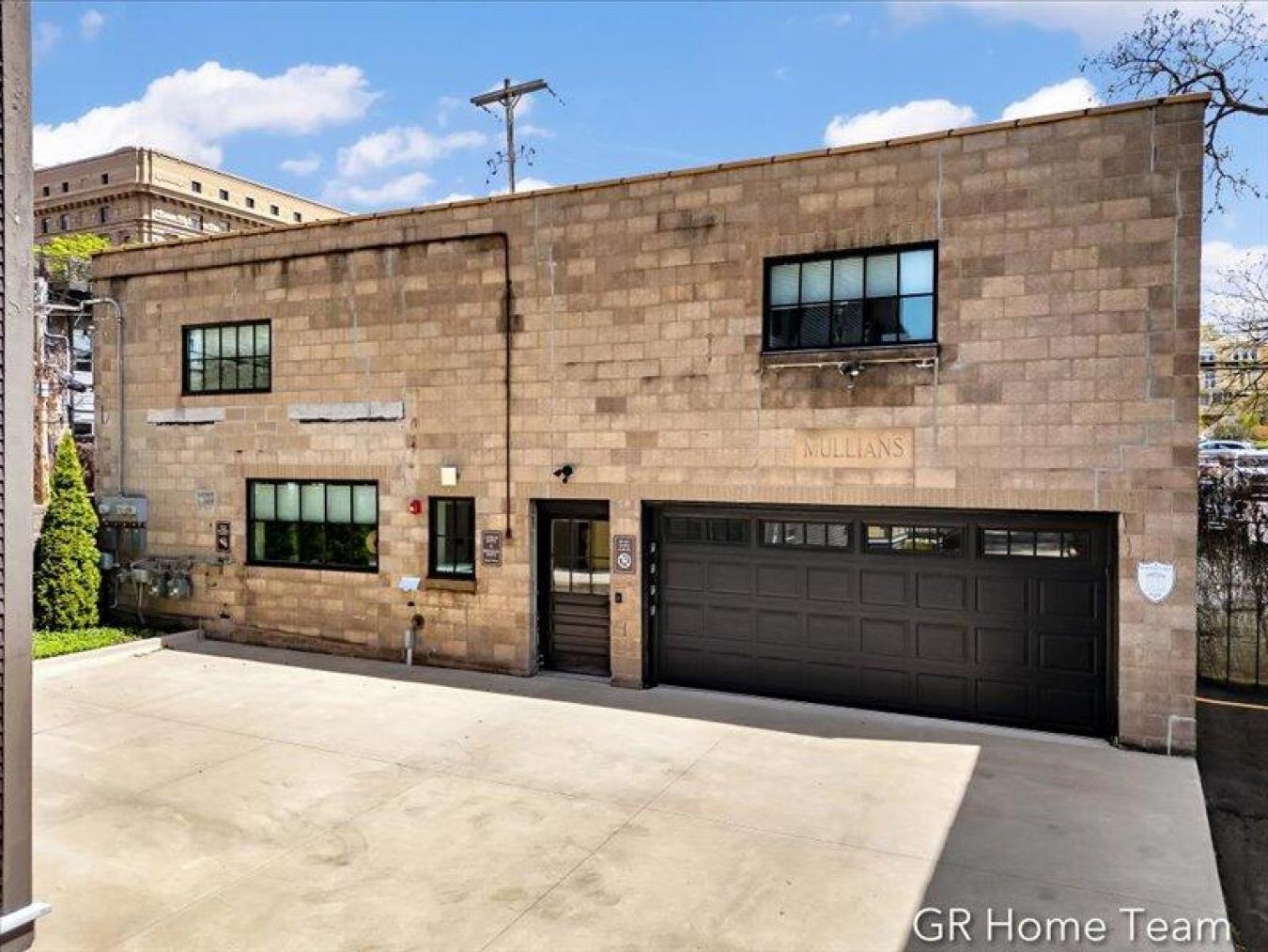 Grand Rapids, Kent, 49503, United States, 5 Bedrooms Bedrooms, ,2 BathroomsBathrooms,Residential,For Sale,1989989