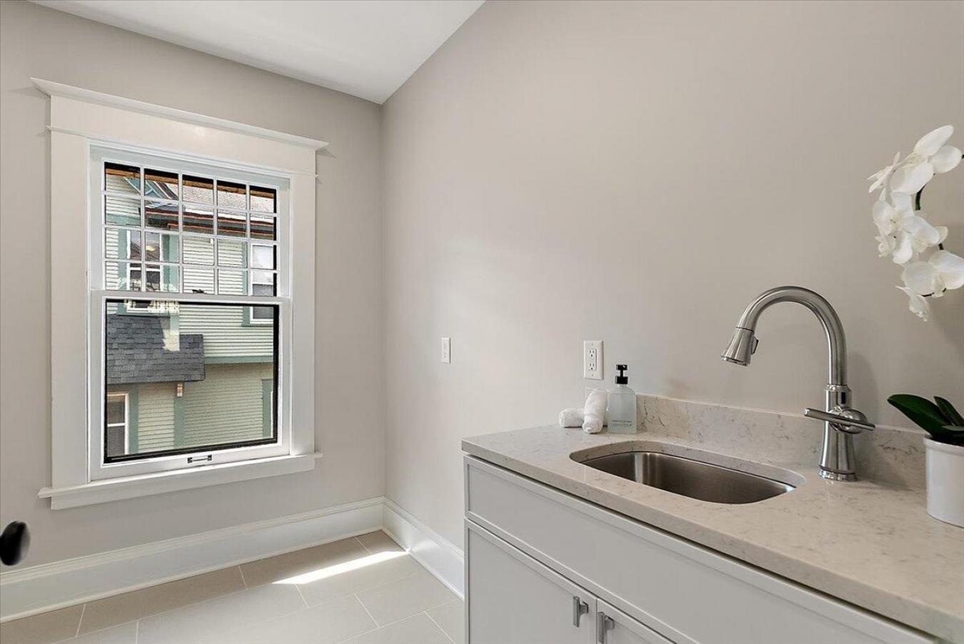 Grand Rapids, Kent, 49503, United States, 4 Bedrooms Bedrooms, ,3 BathroomsBathrooms,Residential,For Sale,1989991