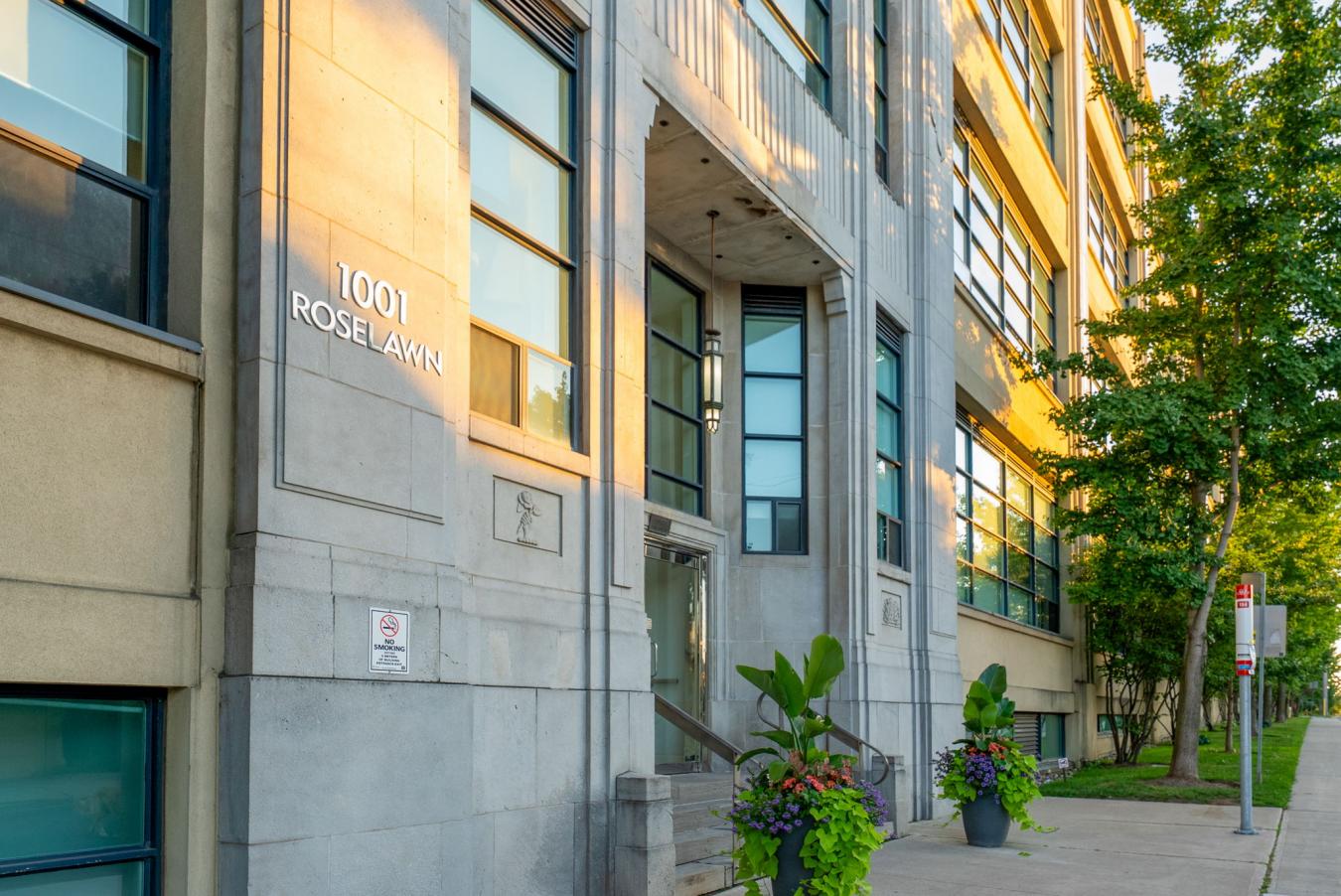 Toronto, ON, M6B 4M4, Canada, 1 Bedroom Bedrooms, ,1 BathroomBathrooms,Residential,For Sale,1988900