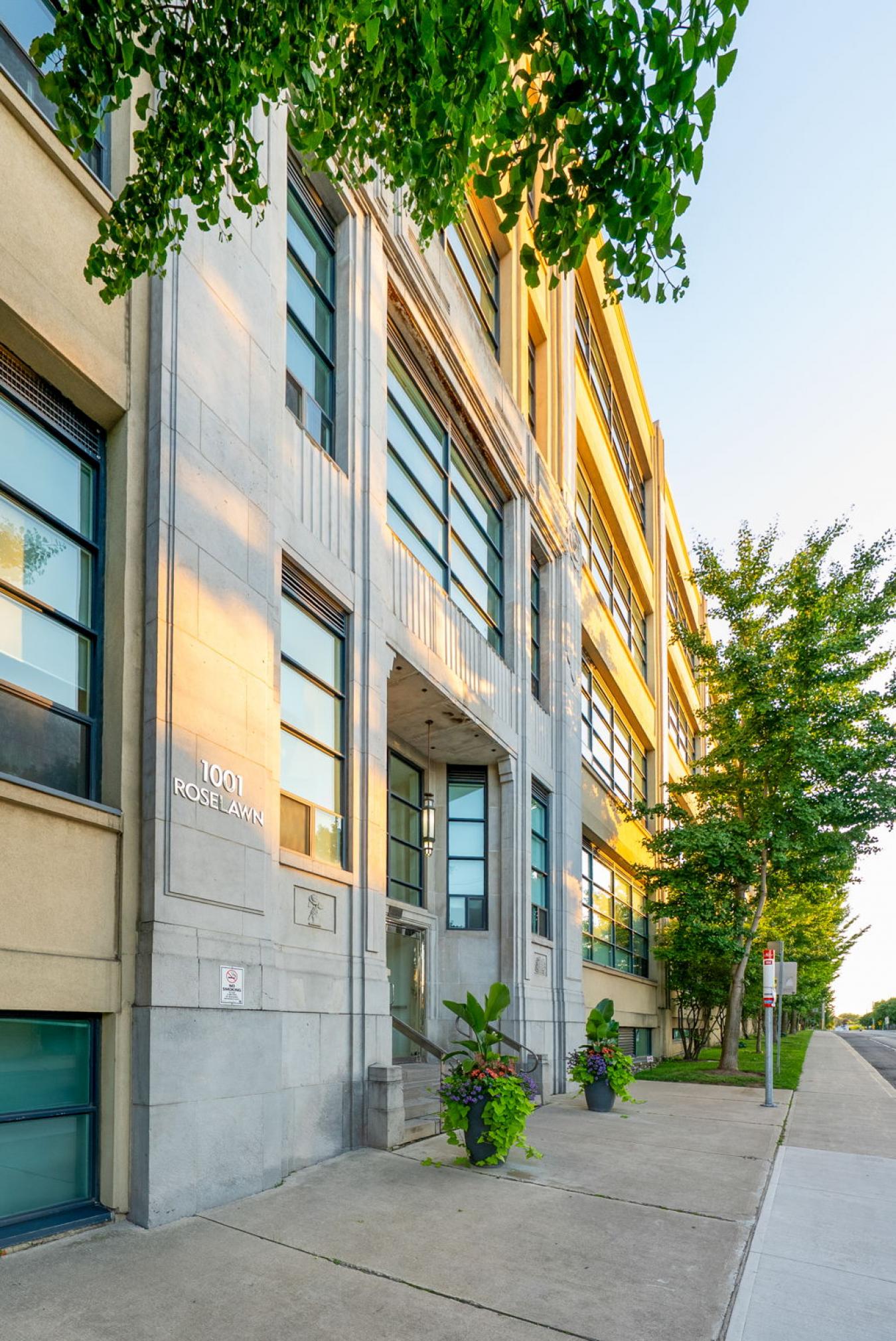 Toronto, ON, M6B 4M4, Canada, 1 Bedroom Bedrooms, ,1 BathroomBathrooms,Residential,For Sale,1988900