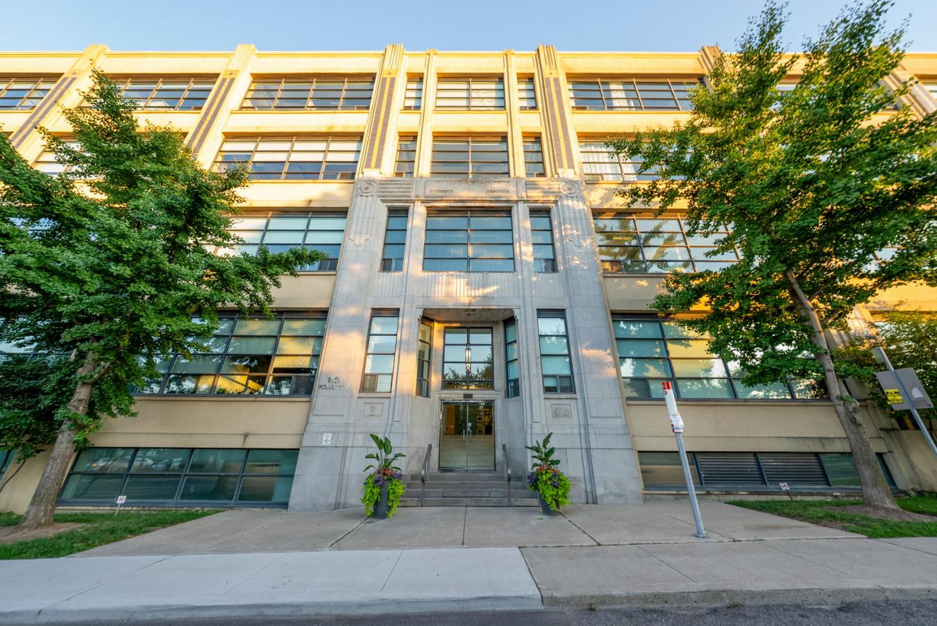 Toronto, ON, M6B 4M4, Canada, 1 Bedroom Bedrooms, ,1 BathroomBathrooms,Residential,For Sale,1988900