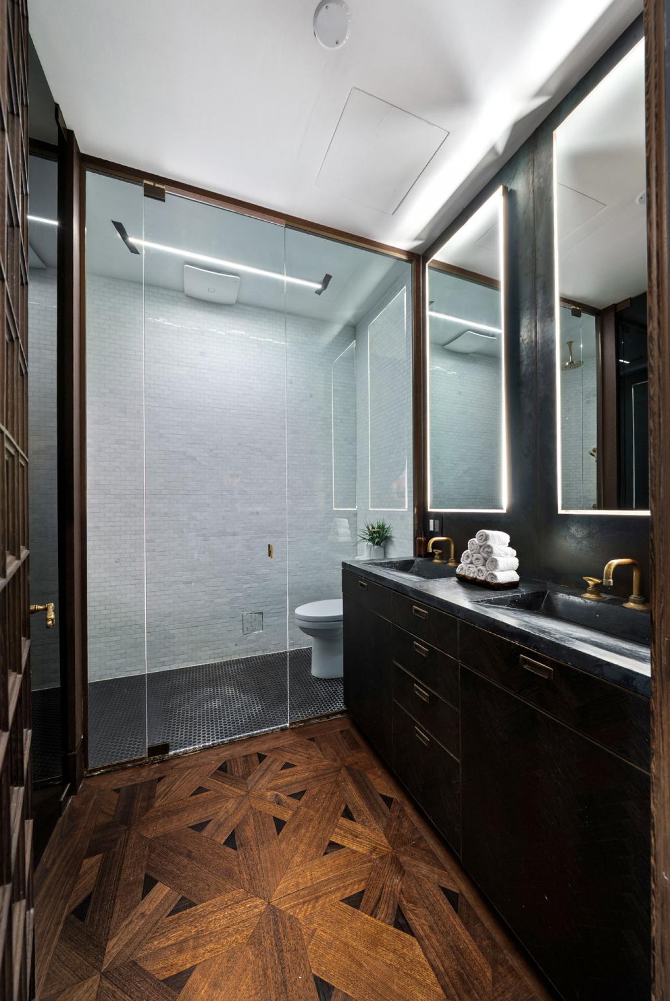 Toronto, ON, M6B 4M4, Canada, 1 Bedroom Bedrooms, ,1 BathroomBathrooms,Residential,For Sale,1988900