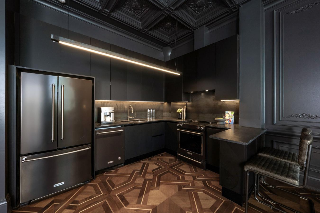 Toronto, ON, M6B 4M4, Canada, 1 Bedroom Bedrooms, ,1 BathroomBathrooms,Residential,For Sale,1988900