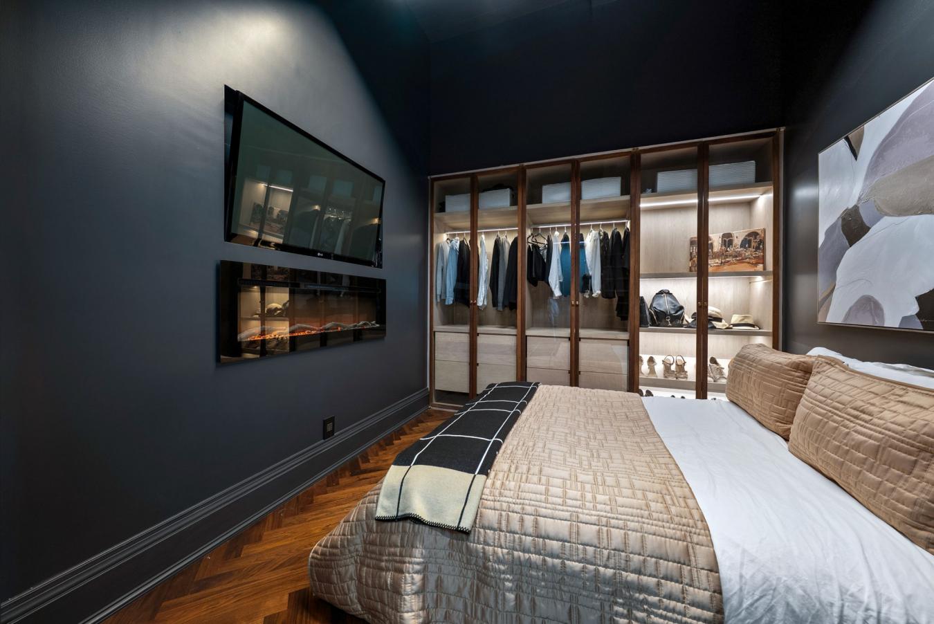 Toronto, ON, M6B 4M4, Canada, 1 Bedroom Bedrooms, ,1 BathroomBathrooms,Residential,For Sale,1988900