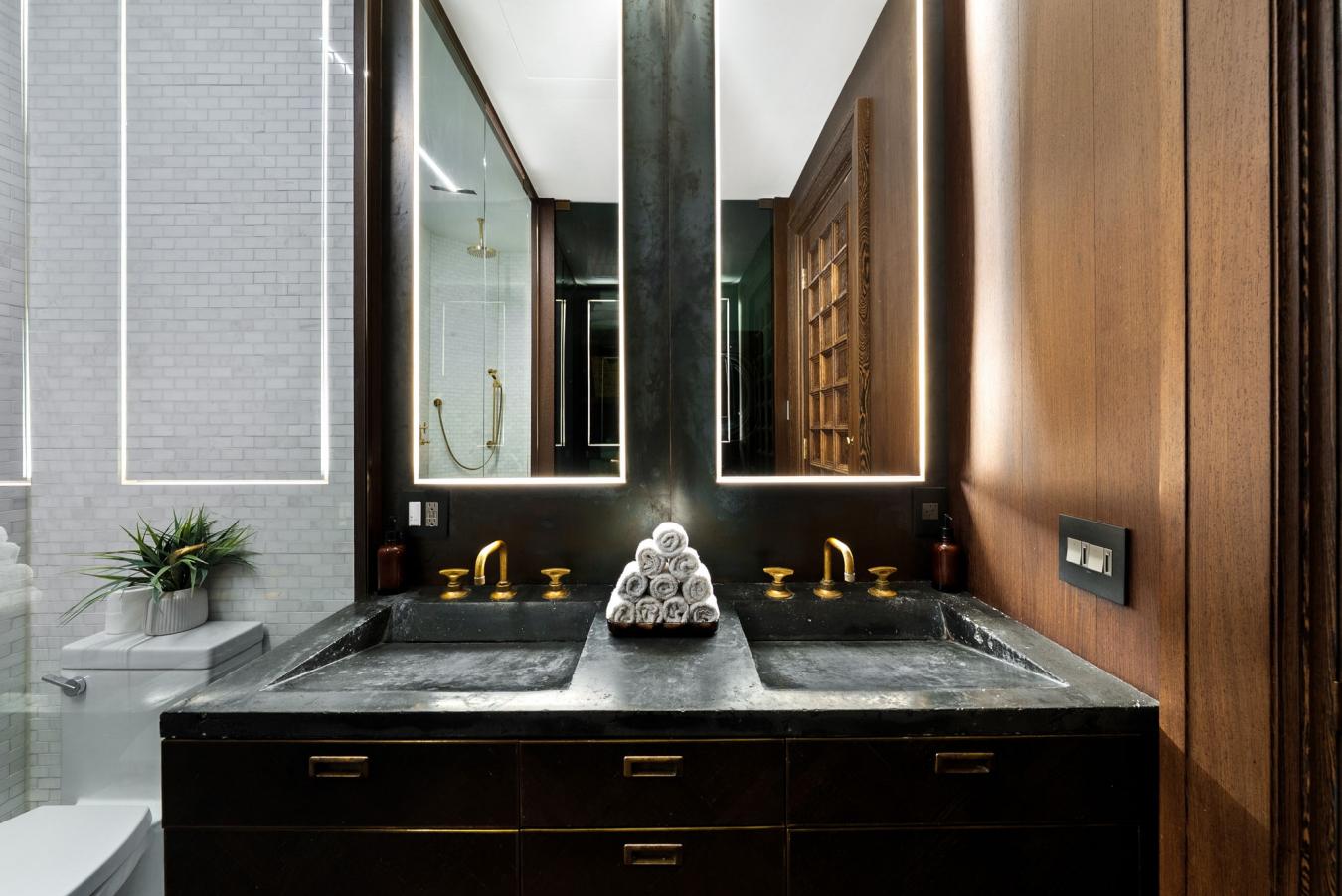 Toronto, ON, M6B 4M4, Canada, 1 Bedroom Bedrooms, ,1 BathroomBathrooms,Residential,For Sale,1988900