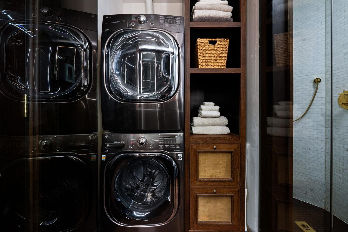 Toronto, ON, M6B 4M4, Canada, 1 Bedroom Bedrooms, ,1 BathroomBathrooms,Residential,For Sale,1988900