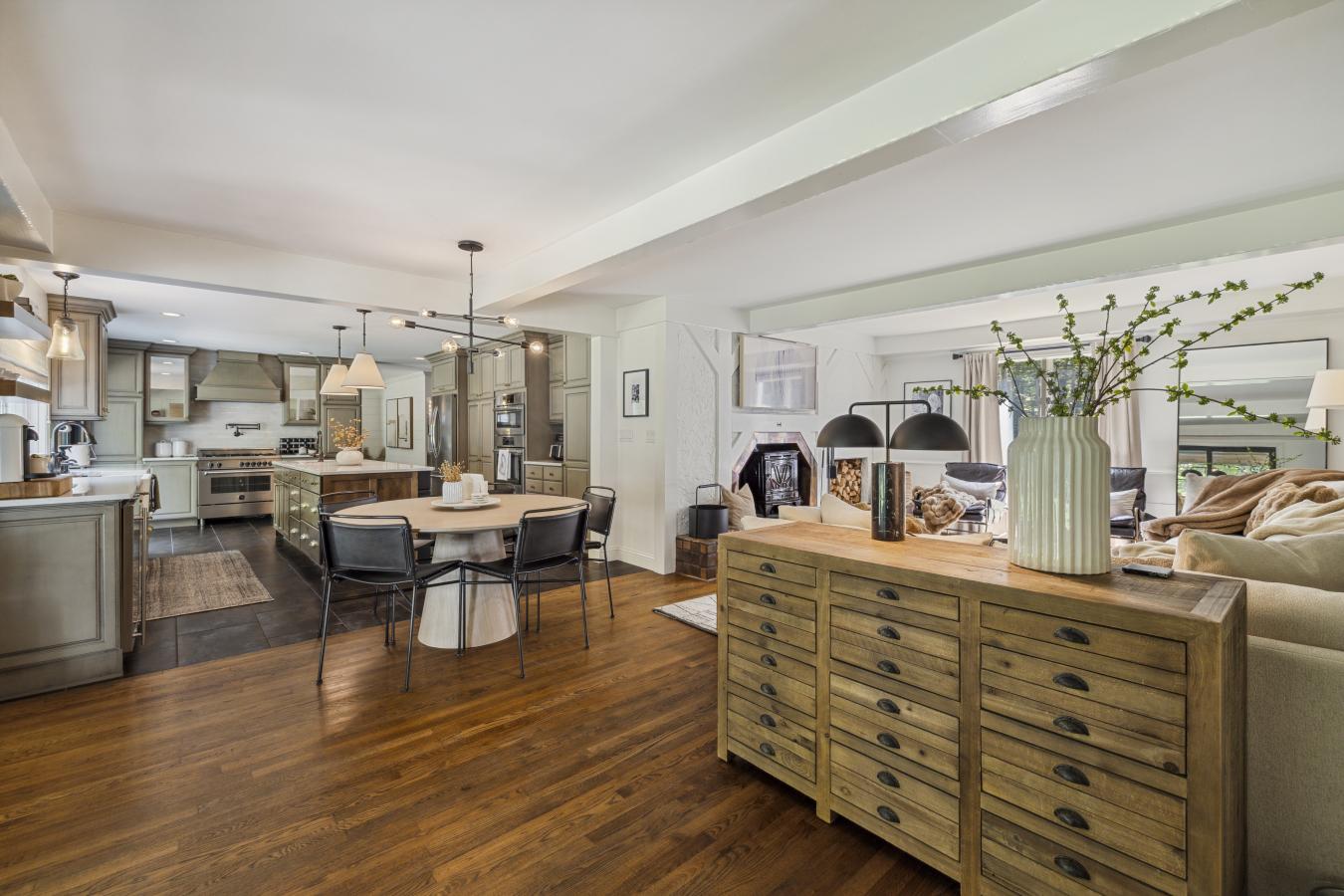 Amherst, New Hampshire, 03031, United States, 5 Bedrooms Bedrooms, ,4 BathroomsBathrooms,Residential,For Sale,1989988