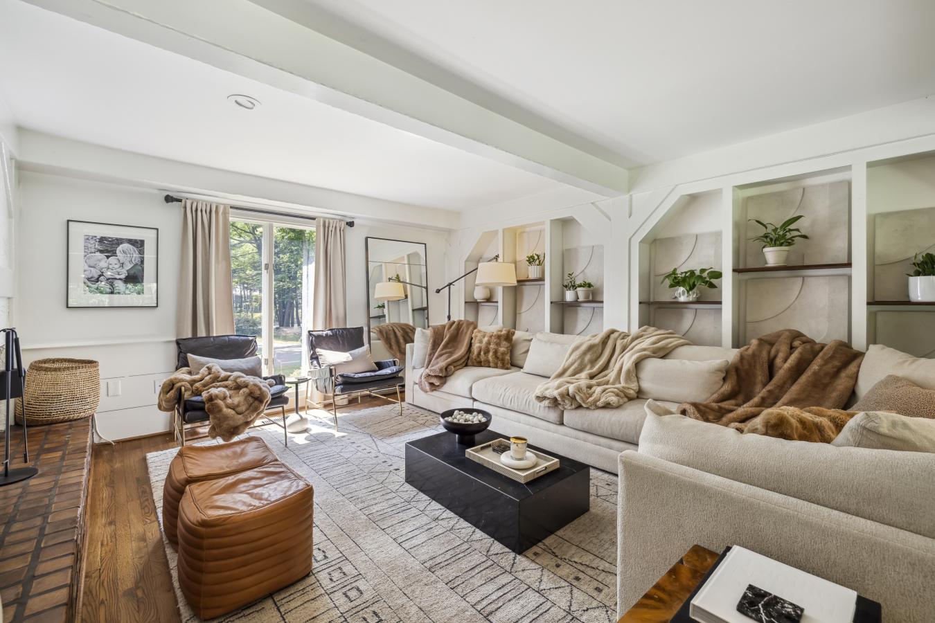 Amherst, New Hampshire, 03031, United States, 5 Bedrooms Bedrooms, ,4 BathroomsBathrooms,Residential,For Sale,1989988