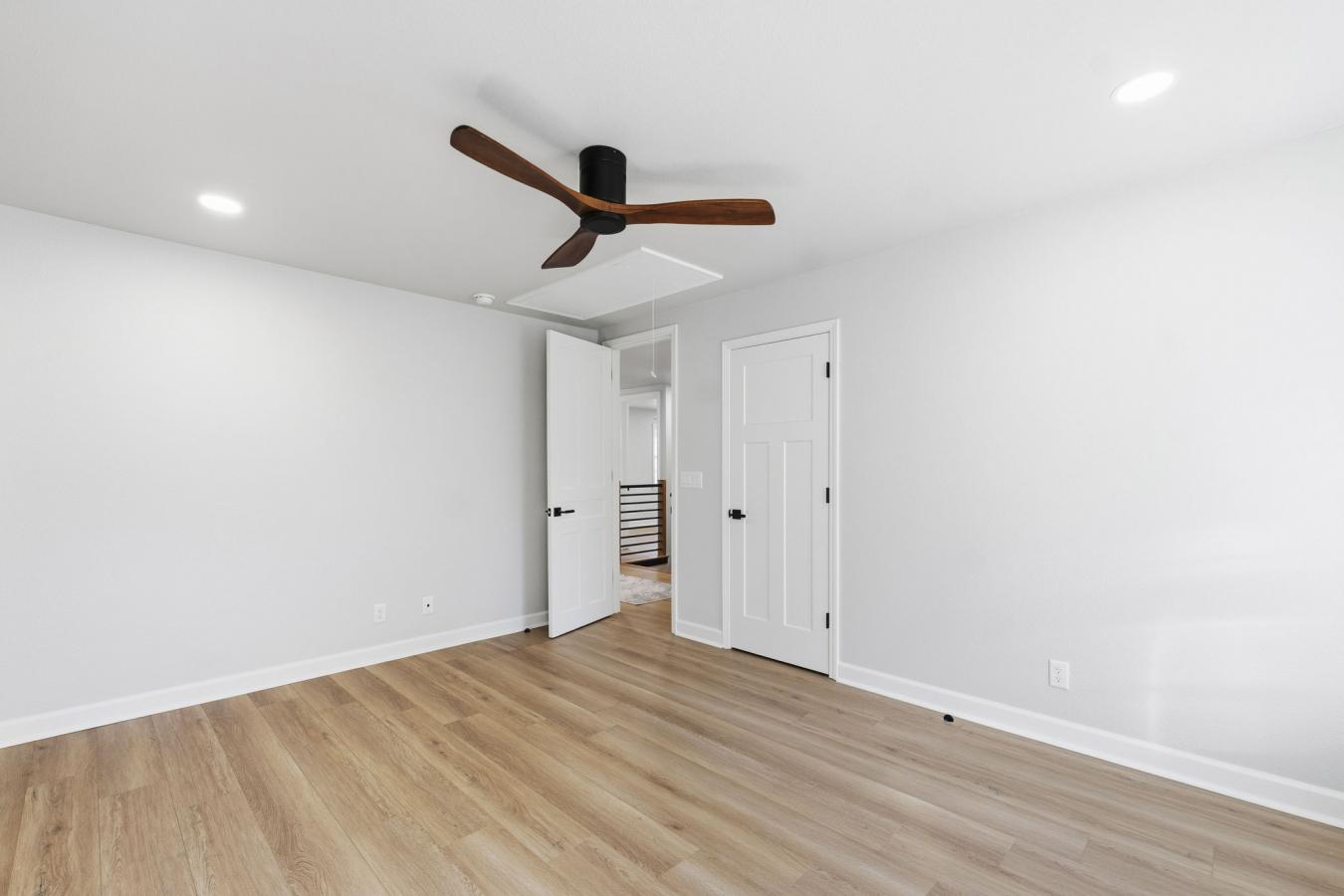 Little Flock, Benton, 72756, United States, 5 Bedrooms Bedrooms, ,3 BathroomsBathrooms,Residential,For Sale,1990857