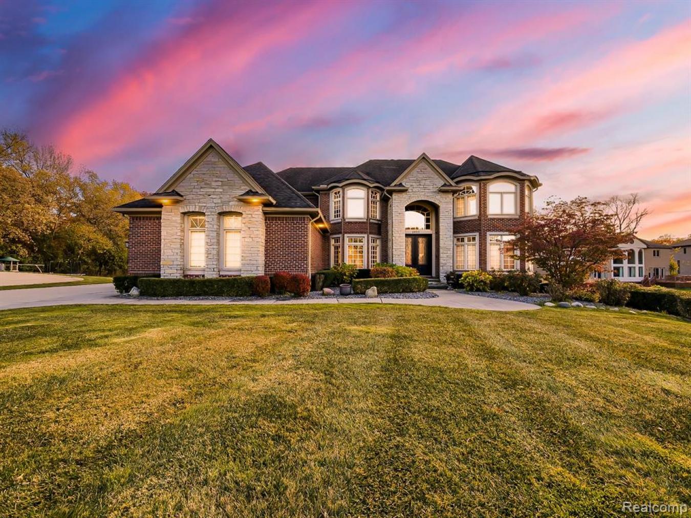 Troy, Oakland, 48098-6211, United States, 5 Bedrooms Bedrooms, ,5 BathroomsBathrooms,Residential,For Sale,1989985 Troy, Oakland, 48098-6211, United States, 5 Bedrooms Bedrooms, ,5 BathroomsBathrooms,Residential,For Sale,1989985