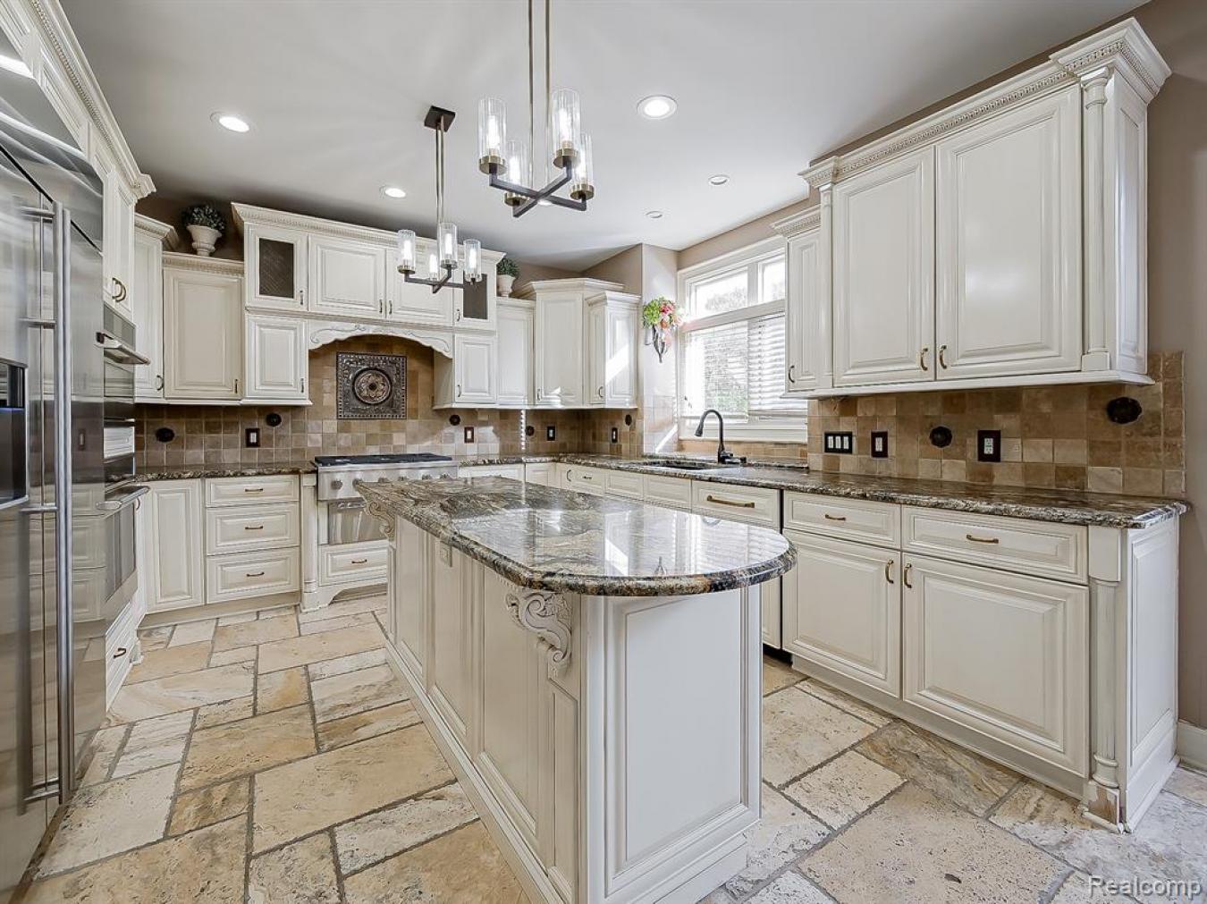 Troy, Oakland, 48098-6211, United States, 5 Bedrooms Bedrooms, ,5 BathroomsBathrooms,Residential,For Sale,1989985