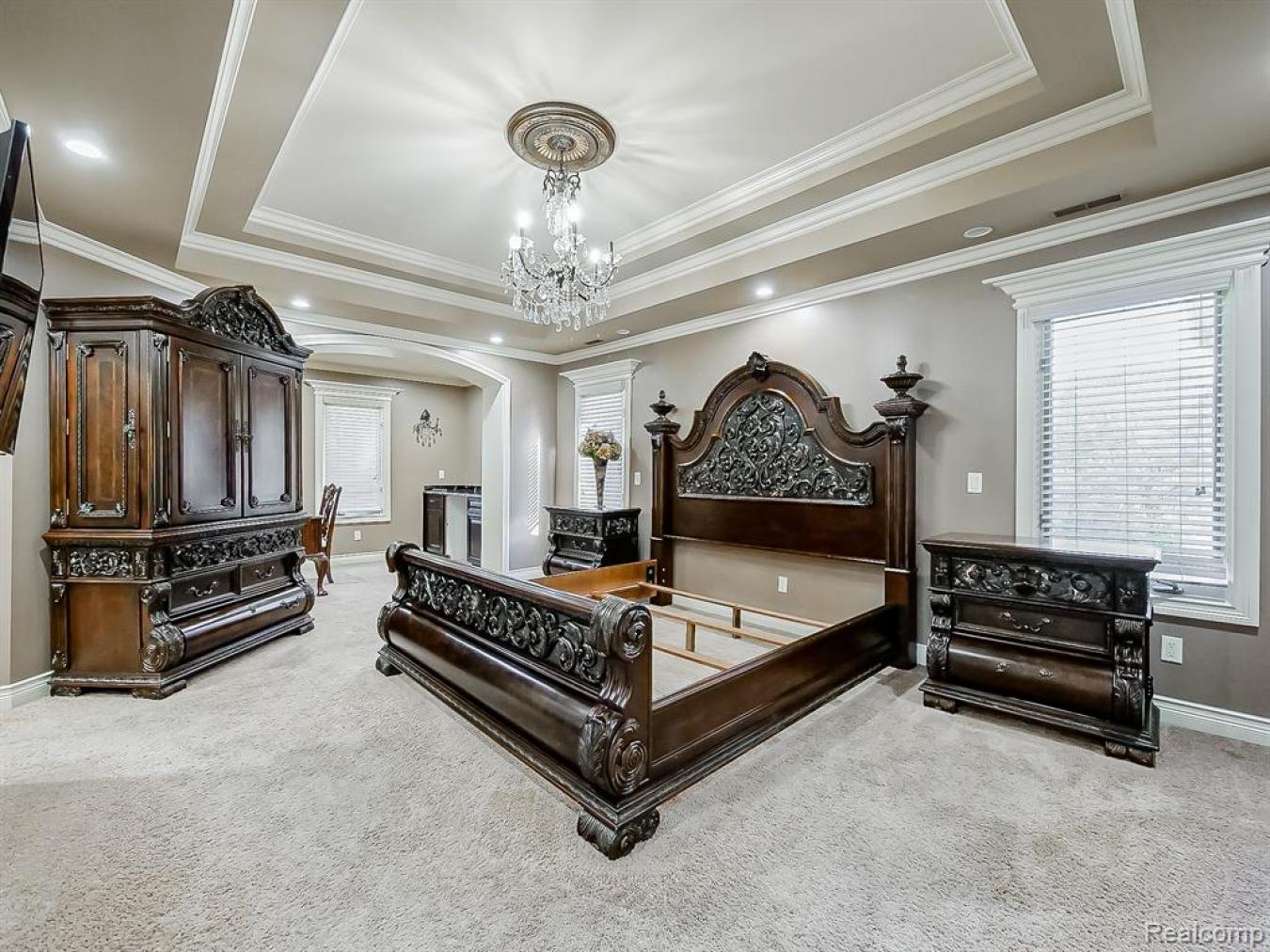 Troy, Oakland, 48098-6211, United States, 5 Bedrooms Bedrooms, ,5 BathroomsBathrooms,Residential,For Sale,1989985