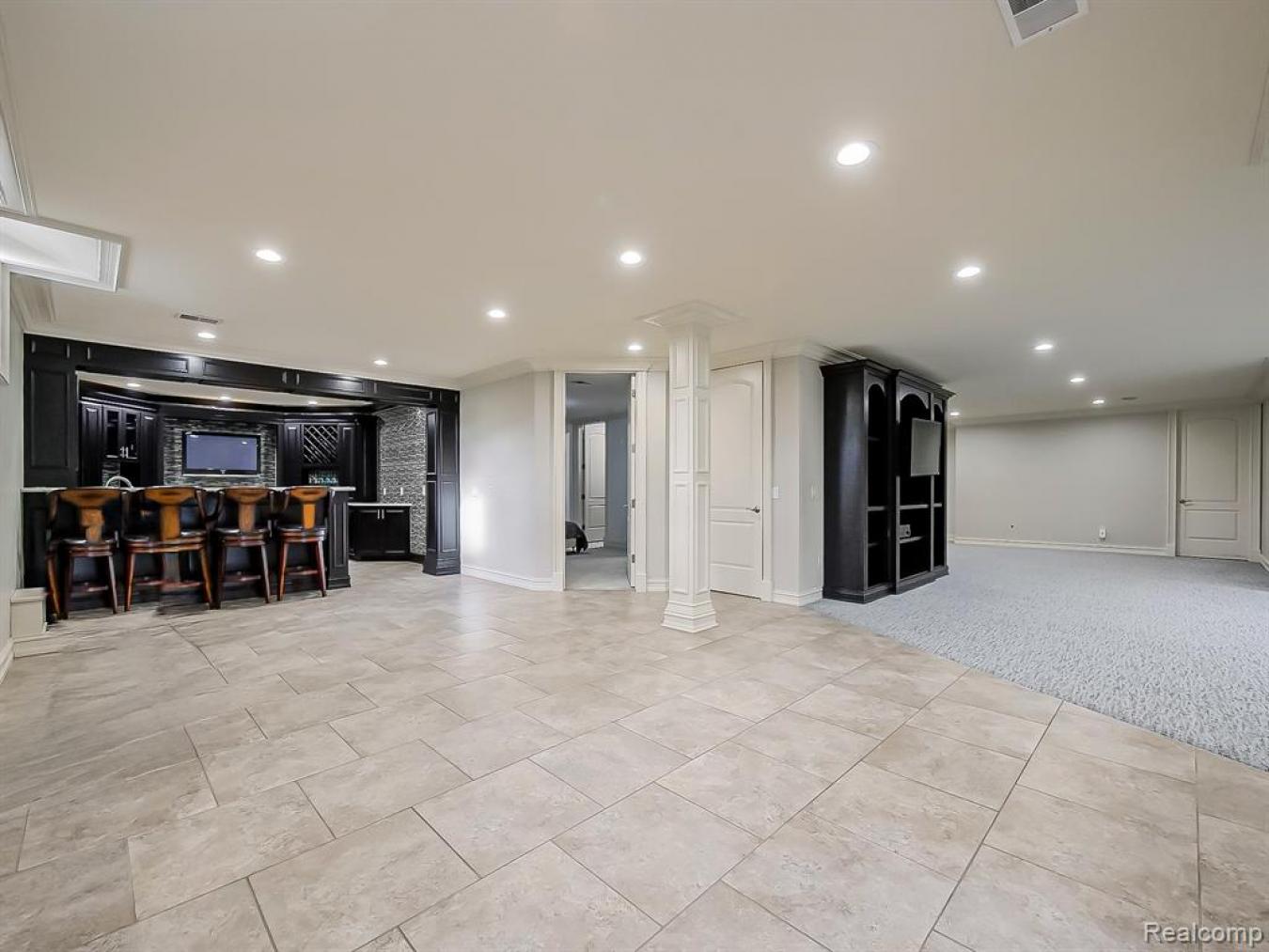 Troy, Oakland, 48098-6211, United States, 5 Bedrooms Bedrooms, ,5 BathroomsBathrooms,Residential,For Sale,1989985