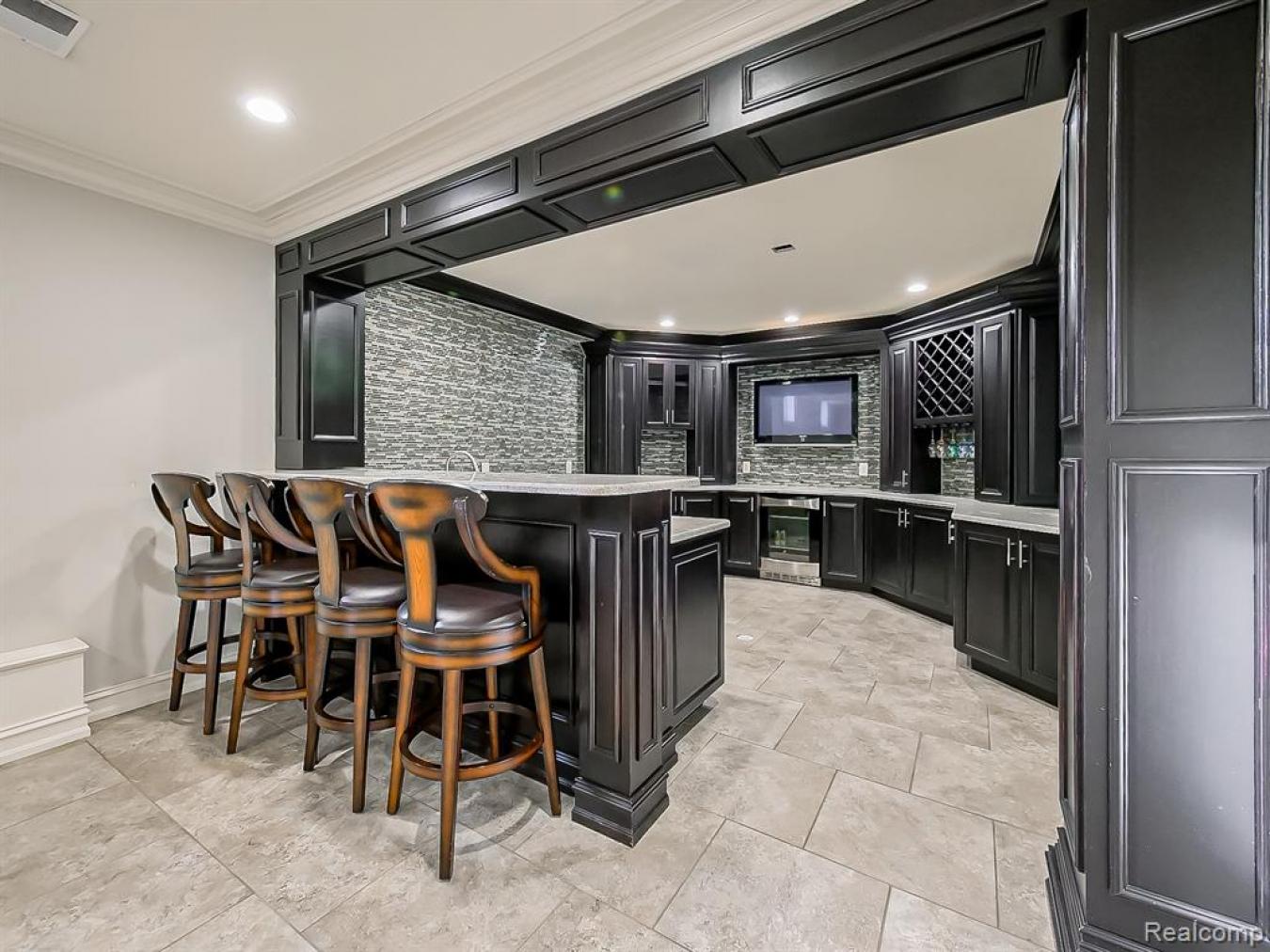 Troy, Oakland, 48098-6211, United States, 5 Bedrooms Bedrooms, ,5 BathroomsBathrooms,Residential,For Sale,1989985