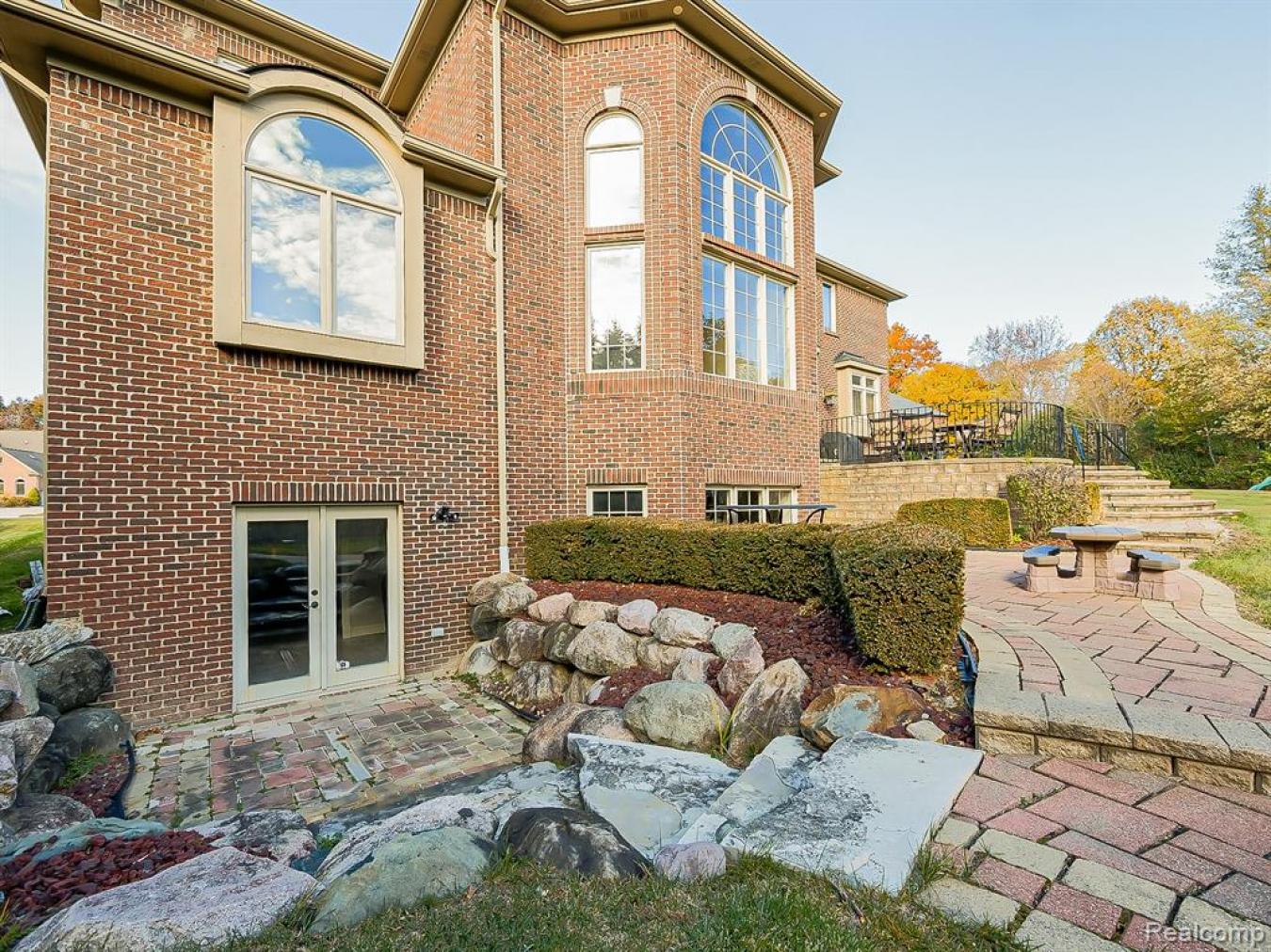 Troy, Oakland, 48098-6211, United States, 5 Bedrooms Bedrooms, ,5 BathroomsBathrooms,Residential,For Sale,1989985