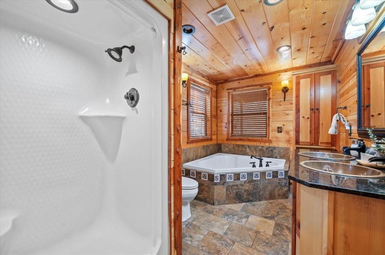 Broken Bow, MCCURTAIN, 74728, United States, 5 Bedrooms Bedrooms, ,5 BathroomsBathrooms,Residential,For Sale,1989983